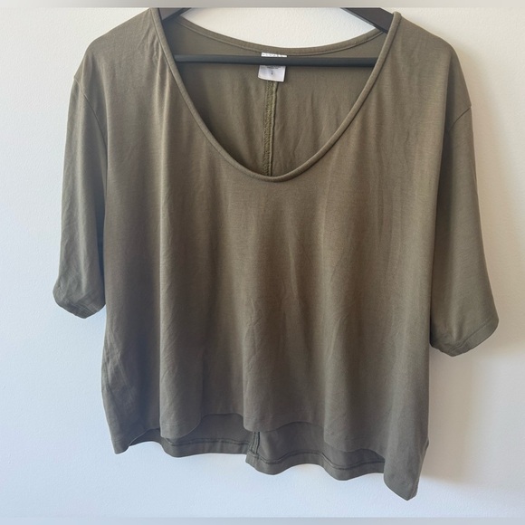 Athleta Essence Explore Crop Tee Olive Green Size L - Picture 2 of 5